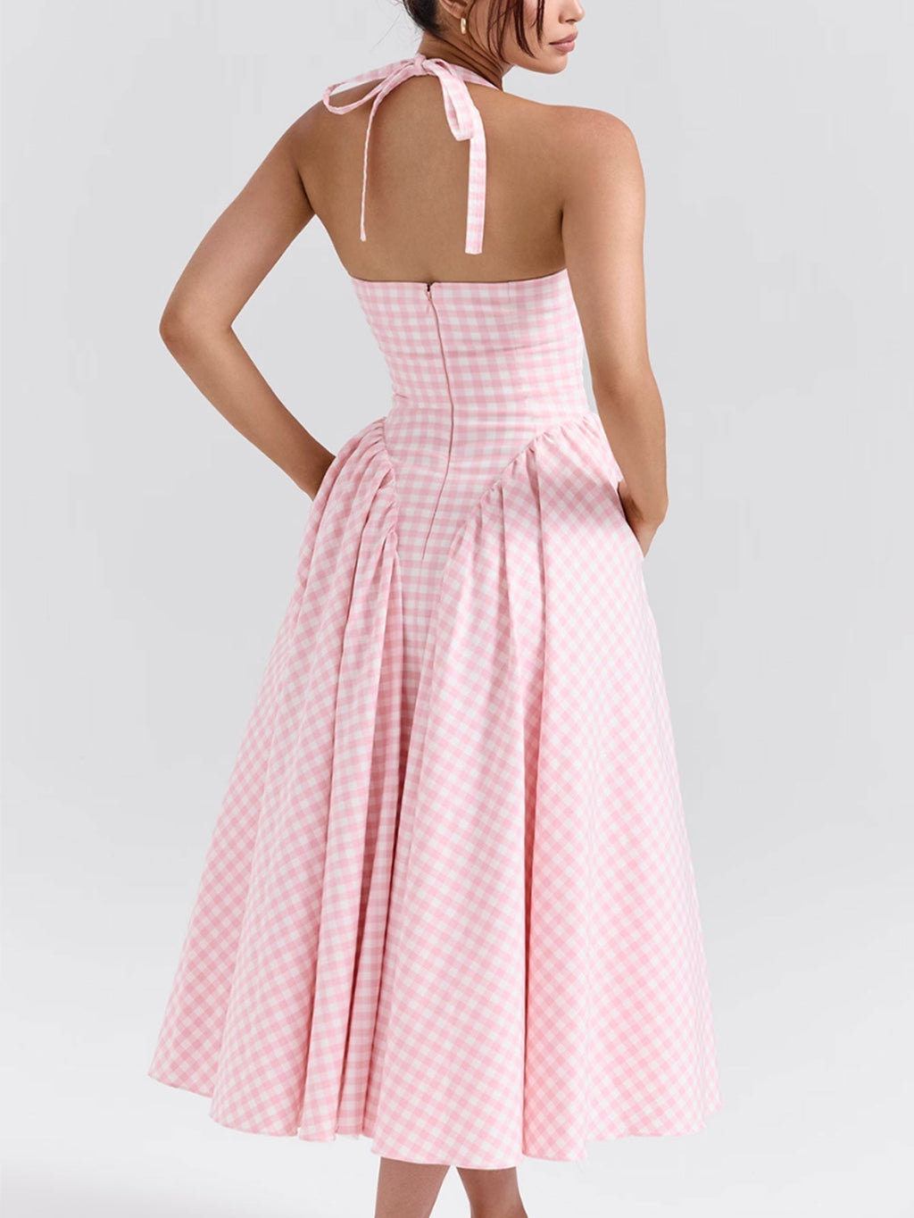 Well Tailored Dress with a Graceful Silhouette