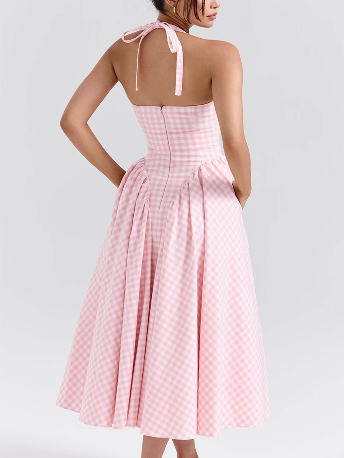 Well Tailored Dress with a Graceful Silhouette