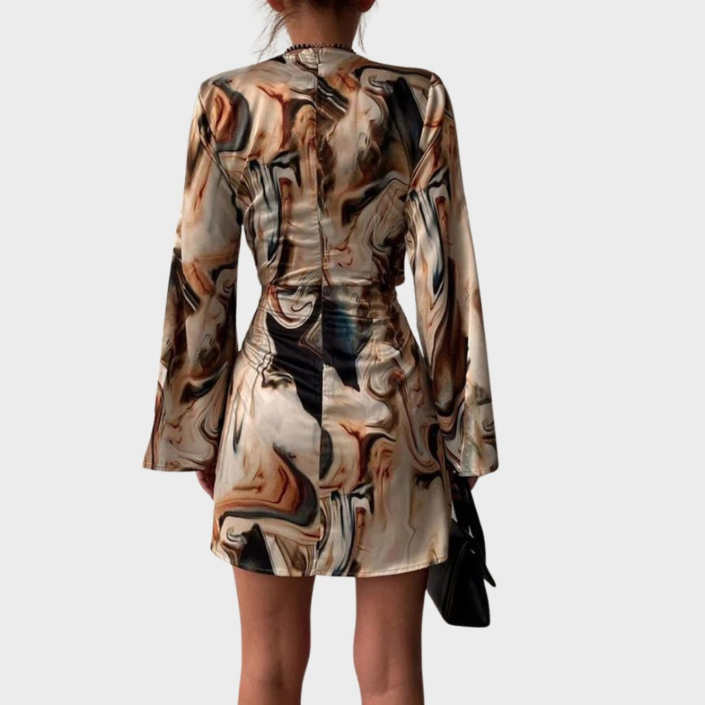 Well Tailored Dress with a Graceful Silhouette