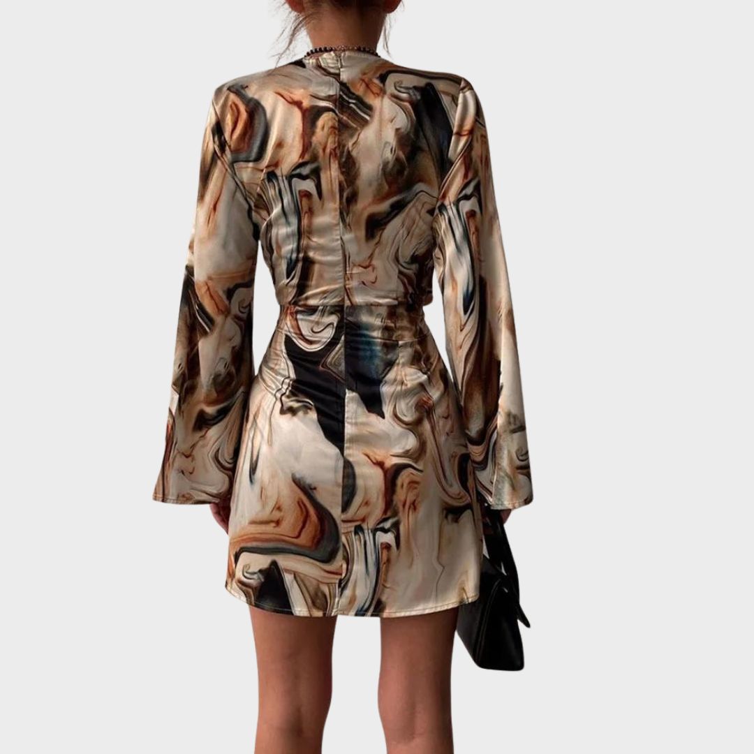 Well Tailored Dress with a Graceful Silhouette