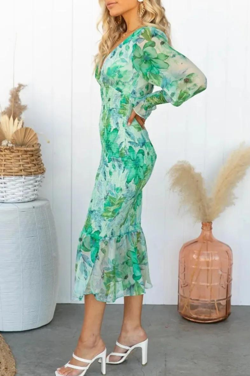 Beautifully Finished Dress in a Timeless Design