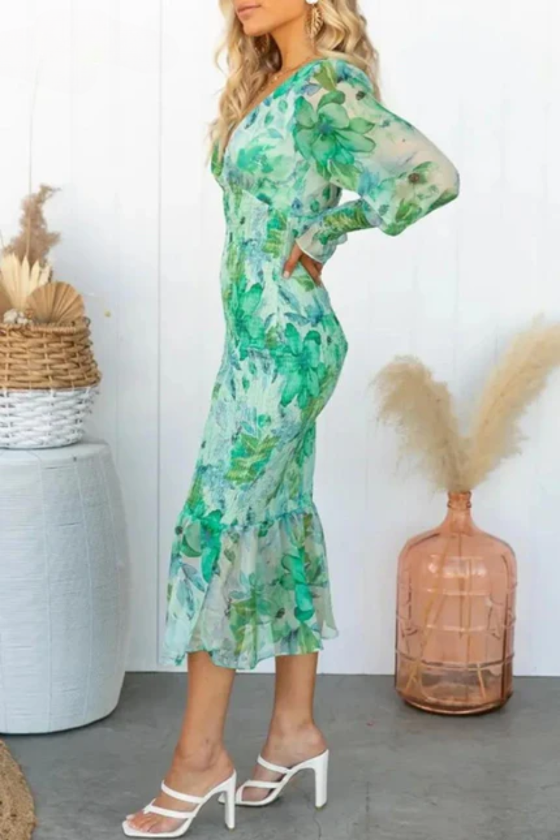 Well Tailored Dress with a Graceful Silhouette