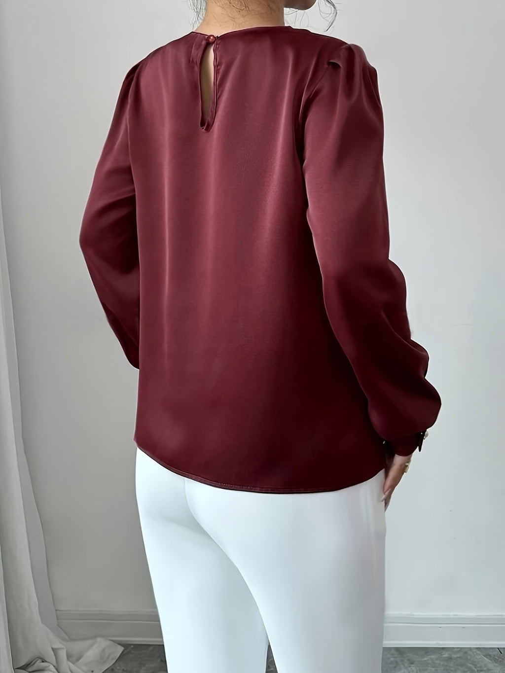 Well Tailored Blouse with a Graceful Silhouette