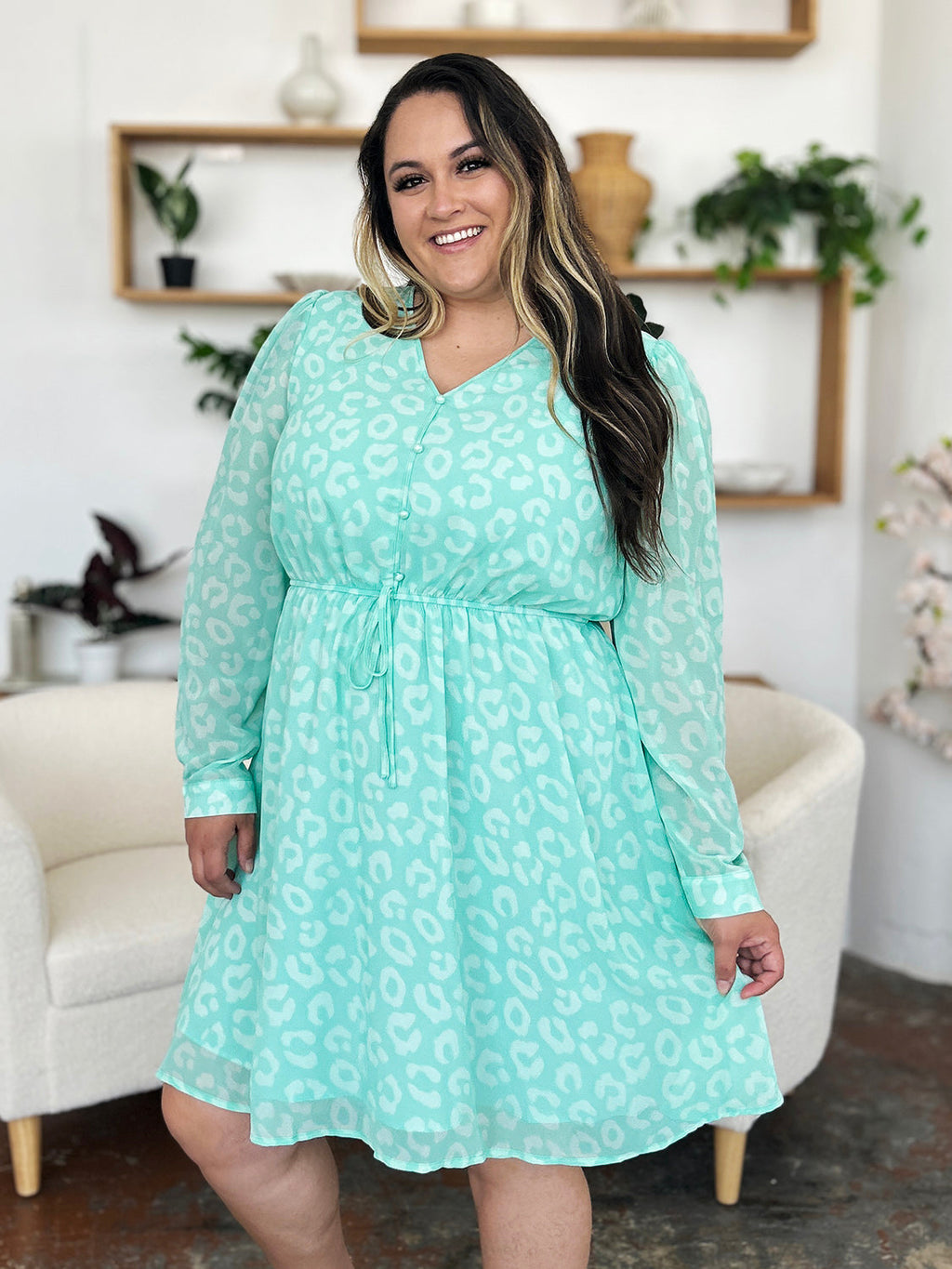 Beautifully Finished Dress in a Timeless Design