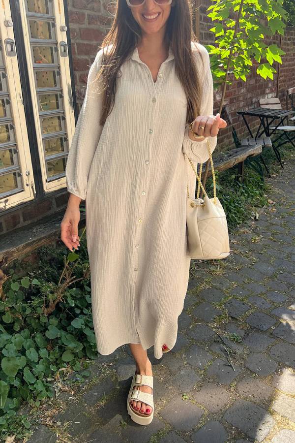 Beautifully Finished Dress in a Timeless Design