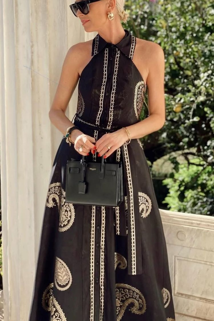 Effortlessly Elegant Dress with a Timeless Design