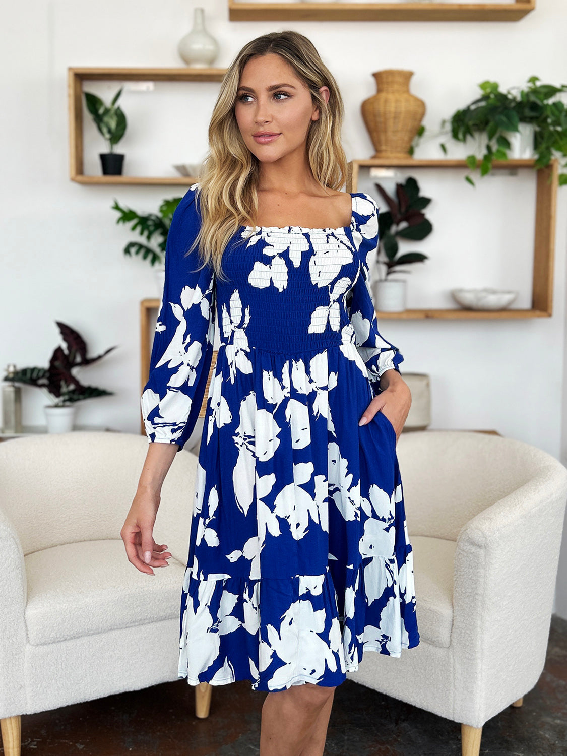 Effortlessly Elegant Dress with a Timeless Design