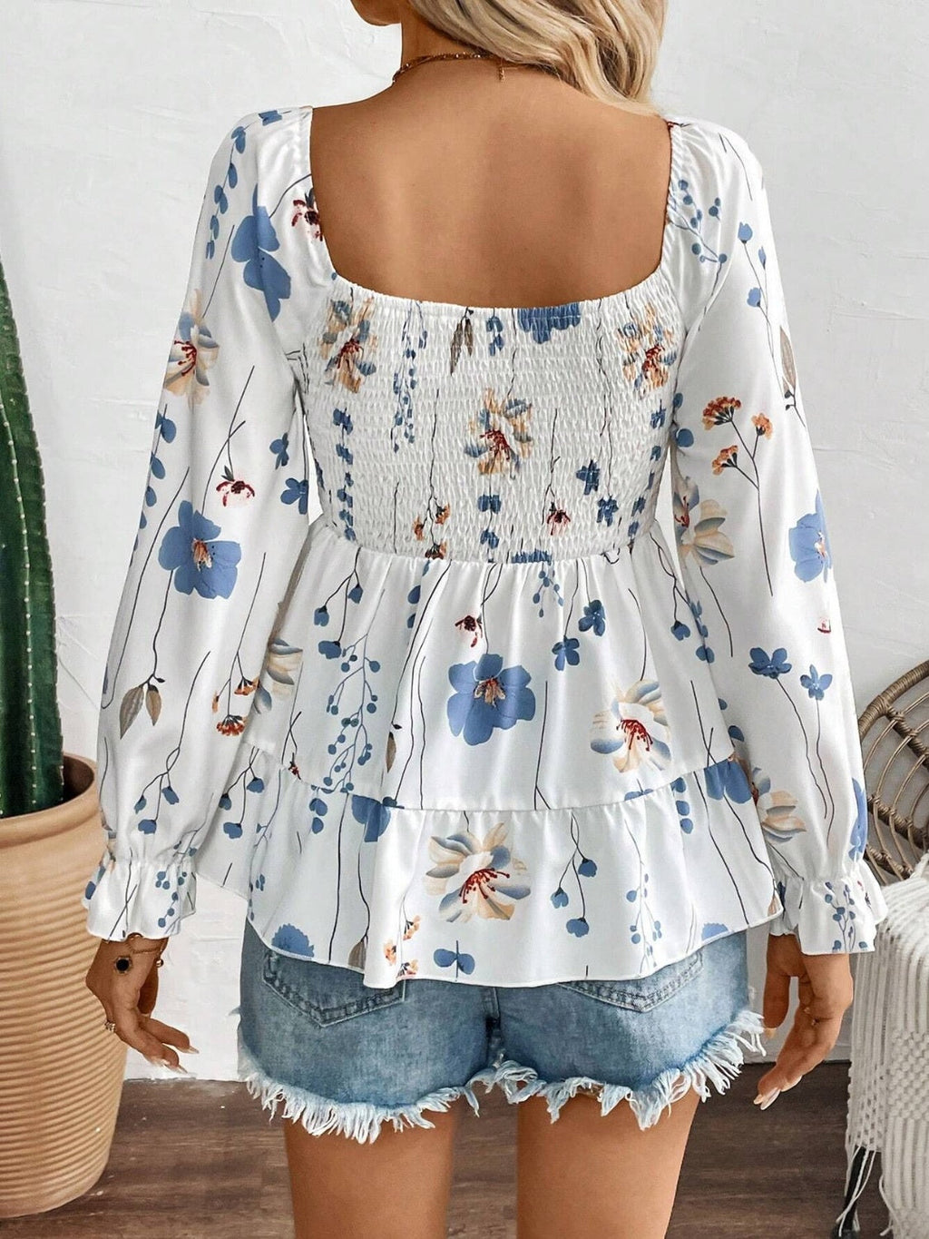 Well Tailored Blouse with a Graceful Silhouette