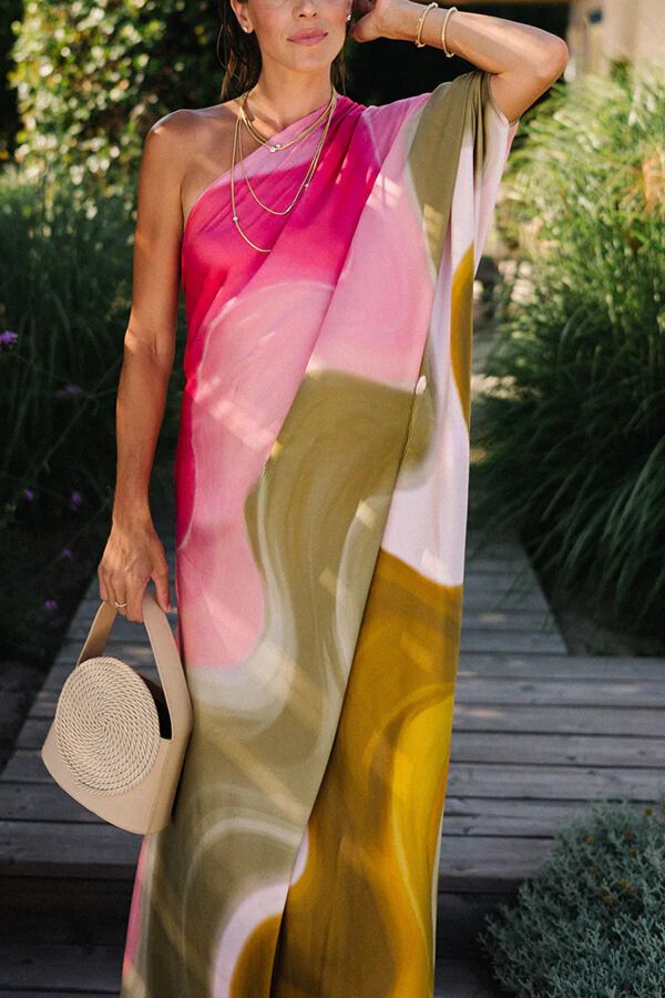 Well Tailored Dress with a Graceful Silhouette