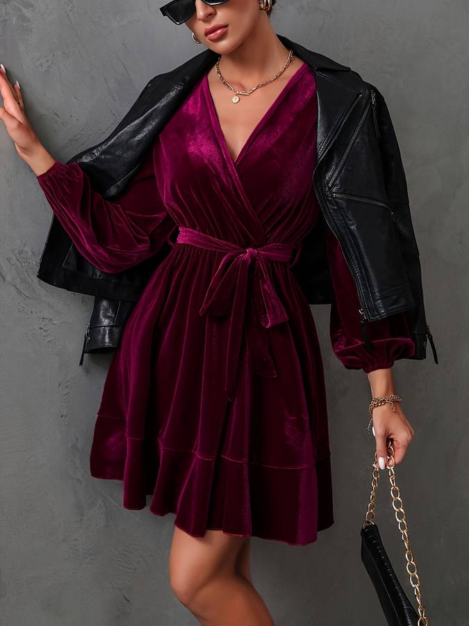 Classic Vintage Dress with a Flattering Fit