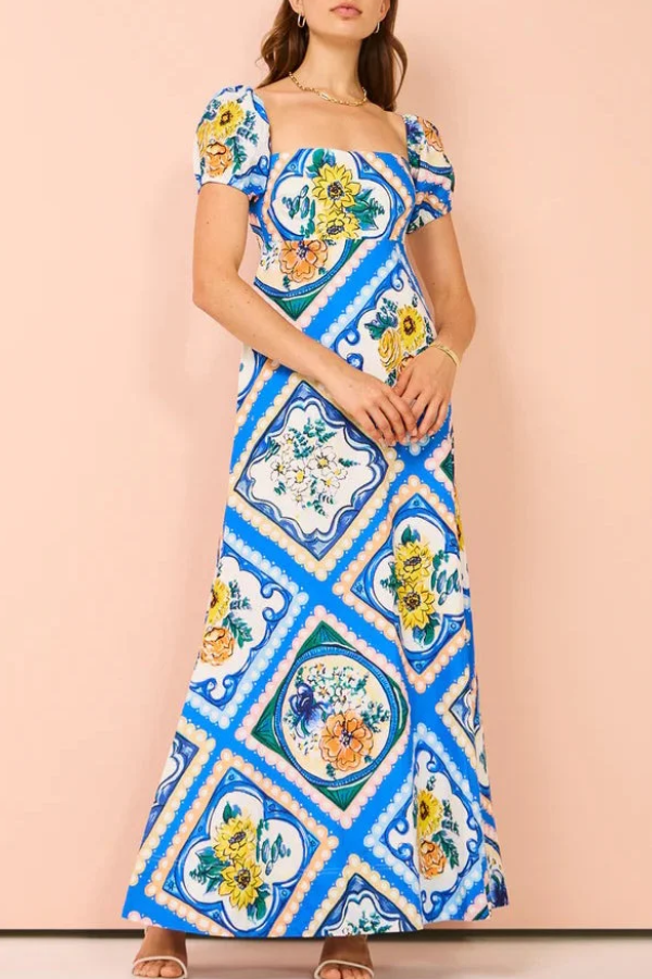 Classic Vintage Dress with a Flattering Fit
