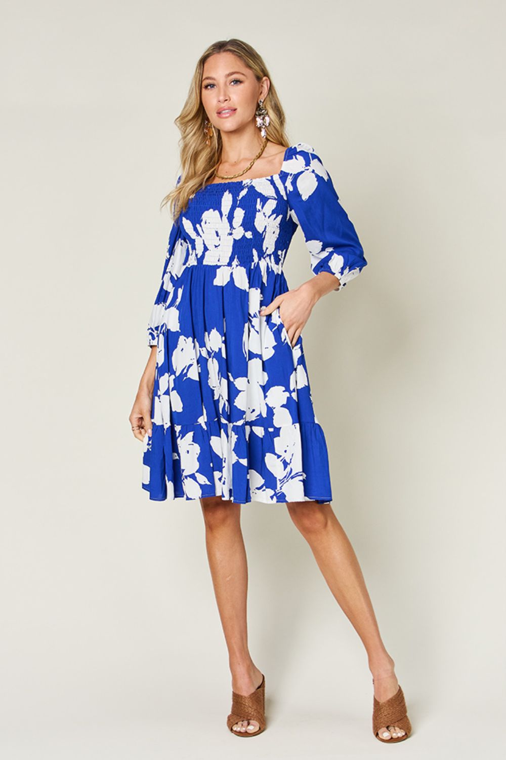 Effortlessly Elegant Dress with a Timeless Design