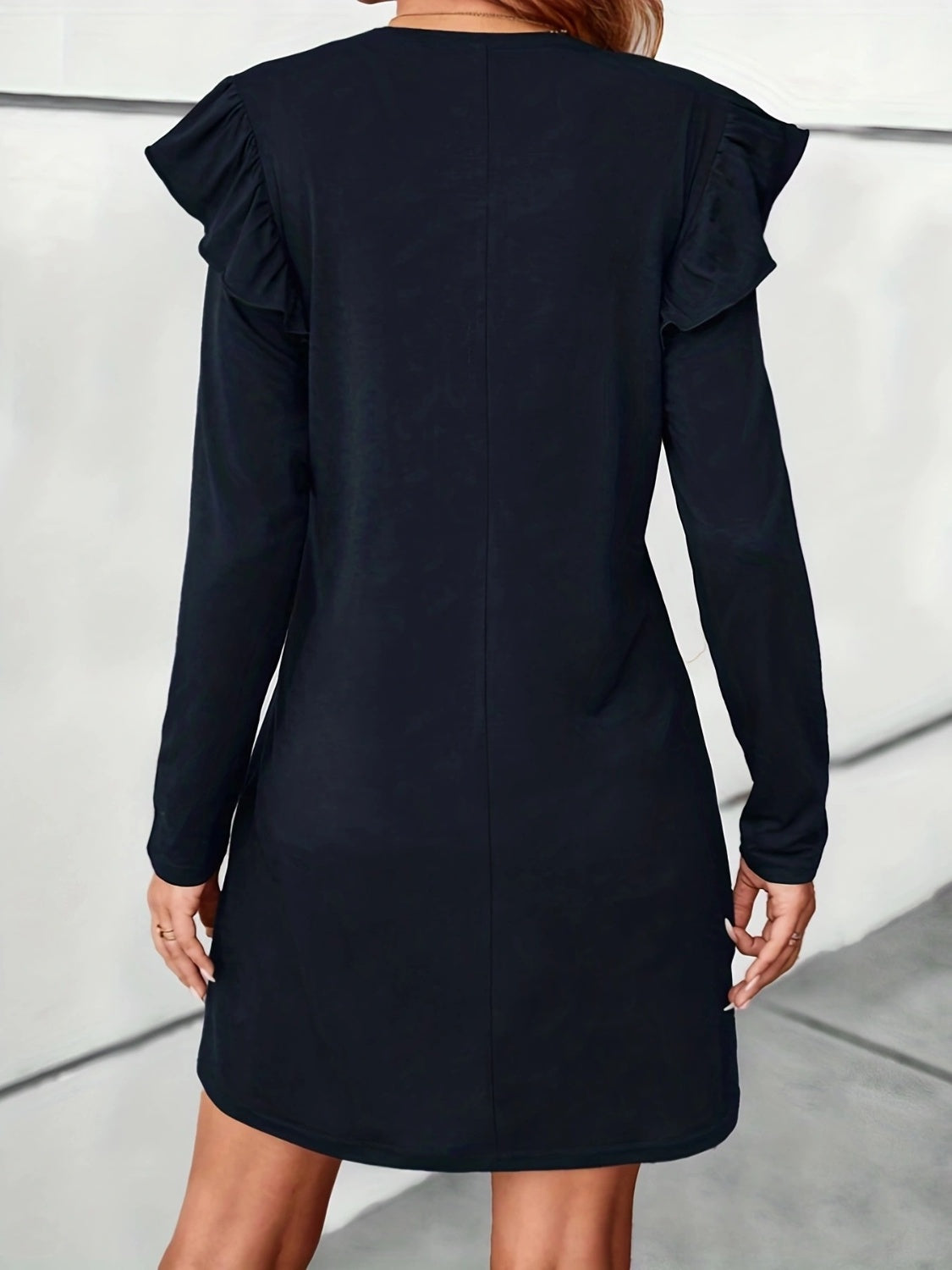 Well Tailored Dress with a Graceful Silhouette