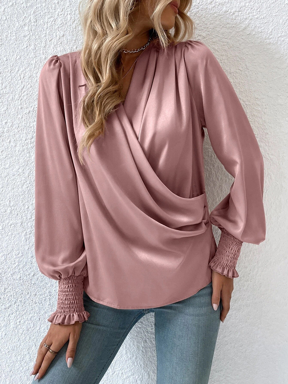 Well Tailored Blouse with a Graceful Silhouette
