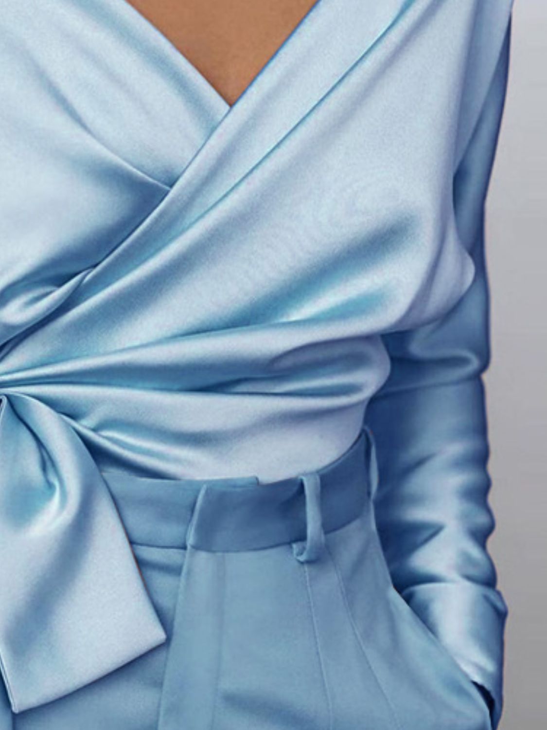 Effortlessly Elegant Blouse with a Timeless Design