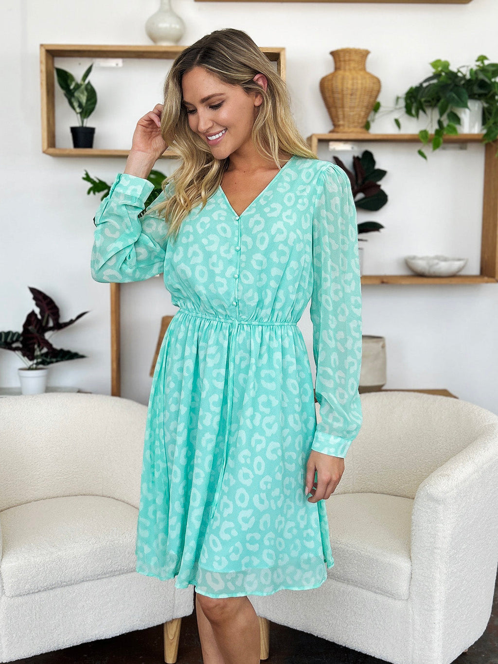 Beautifully Finished Dress in a Timeless Design