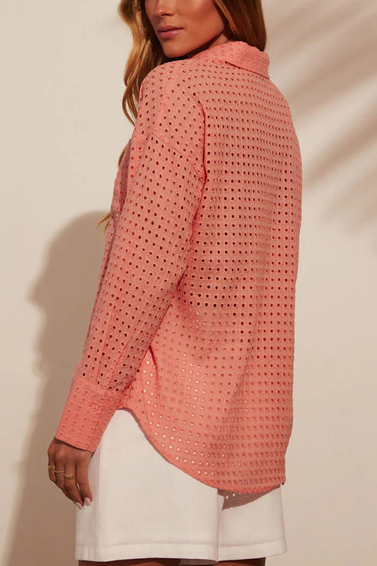 Effortlessly Elegant Shirt with a Timeless Design