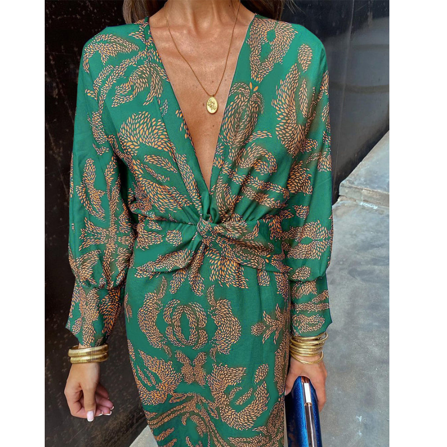 Well Tailored Dress with a Graceful Silhouette