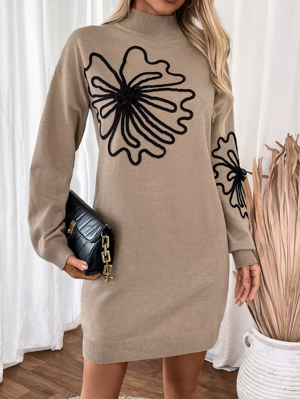 Effortlessly Elegant Sweater with a Timeless Design