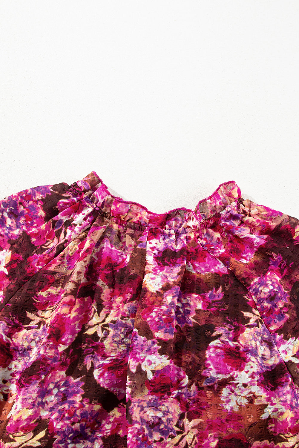 Effortlessly Elegant Blouse with a Timeless Design