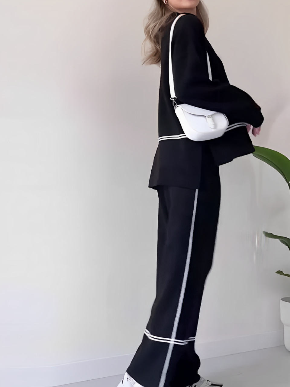 Well Tailored Blouse with a Graceful Silhouette