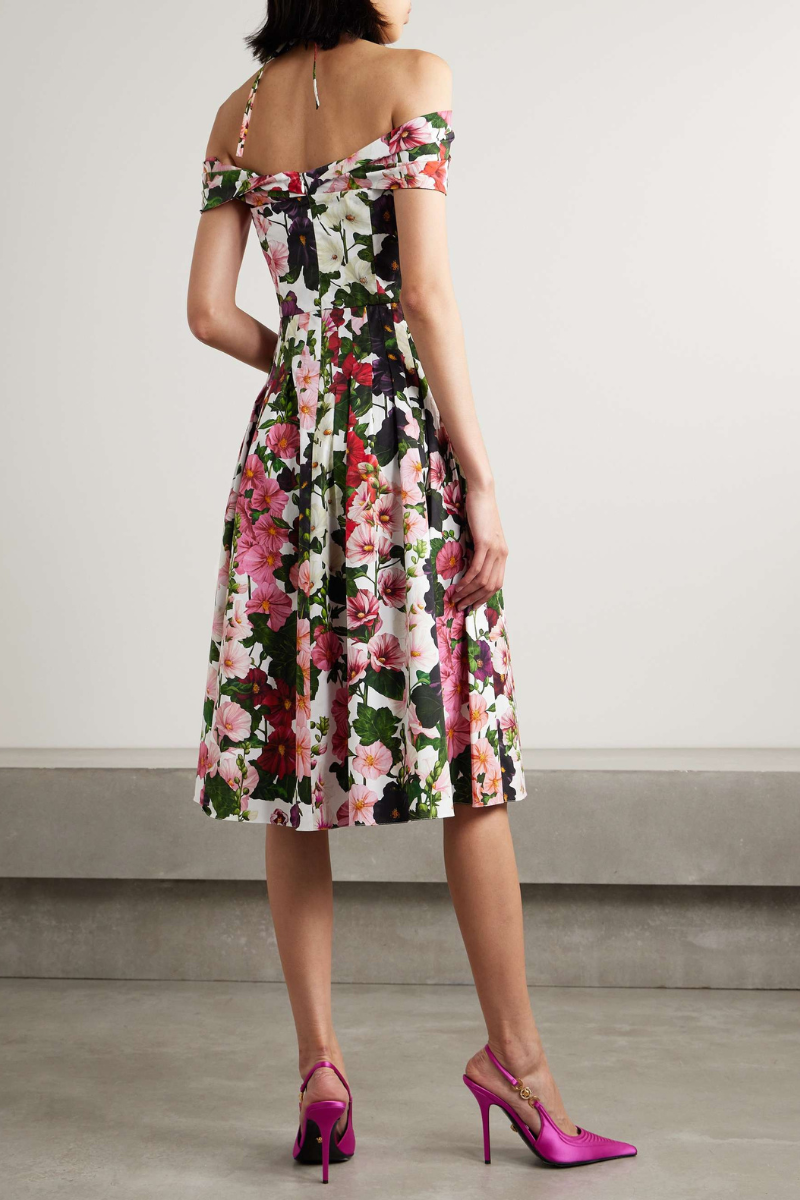 Beautifully Finished Dress in a Timeless Design