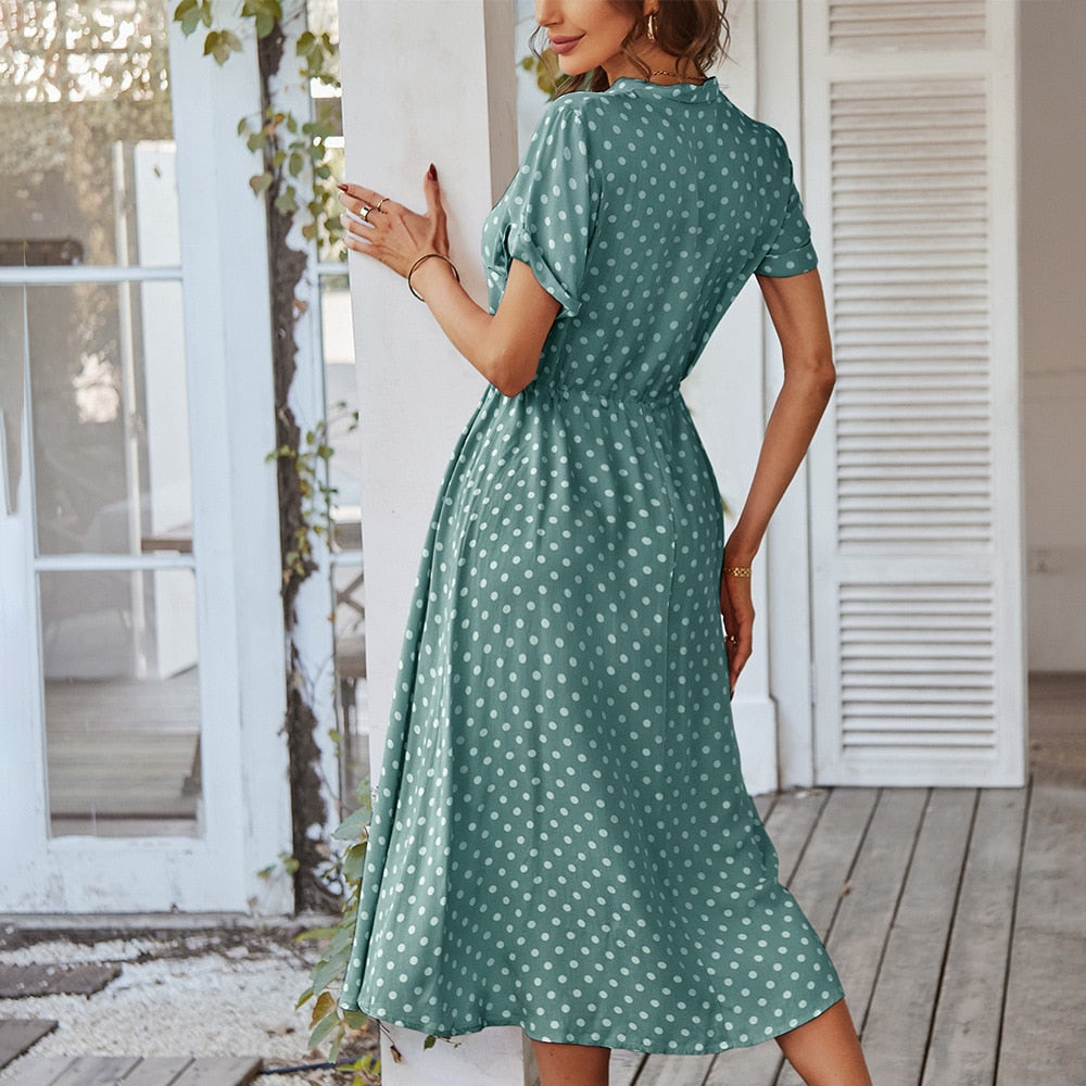 Well Tailored Dress with a Graceful Silhouette