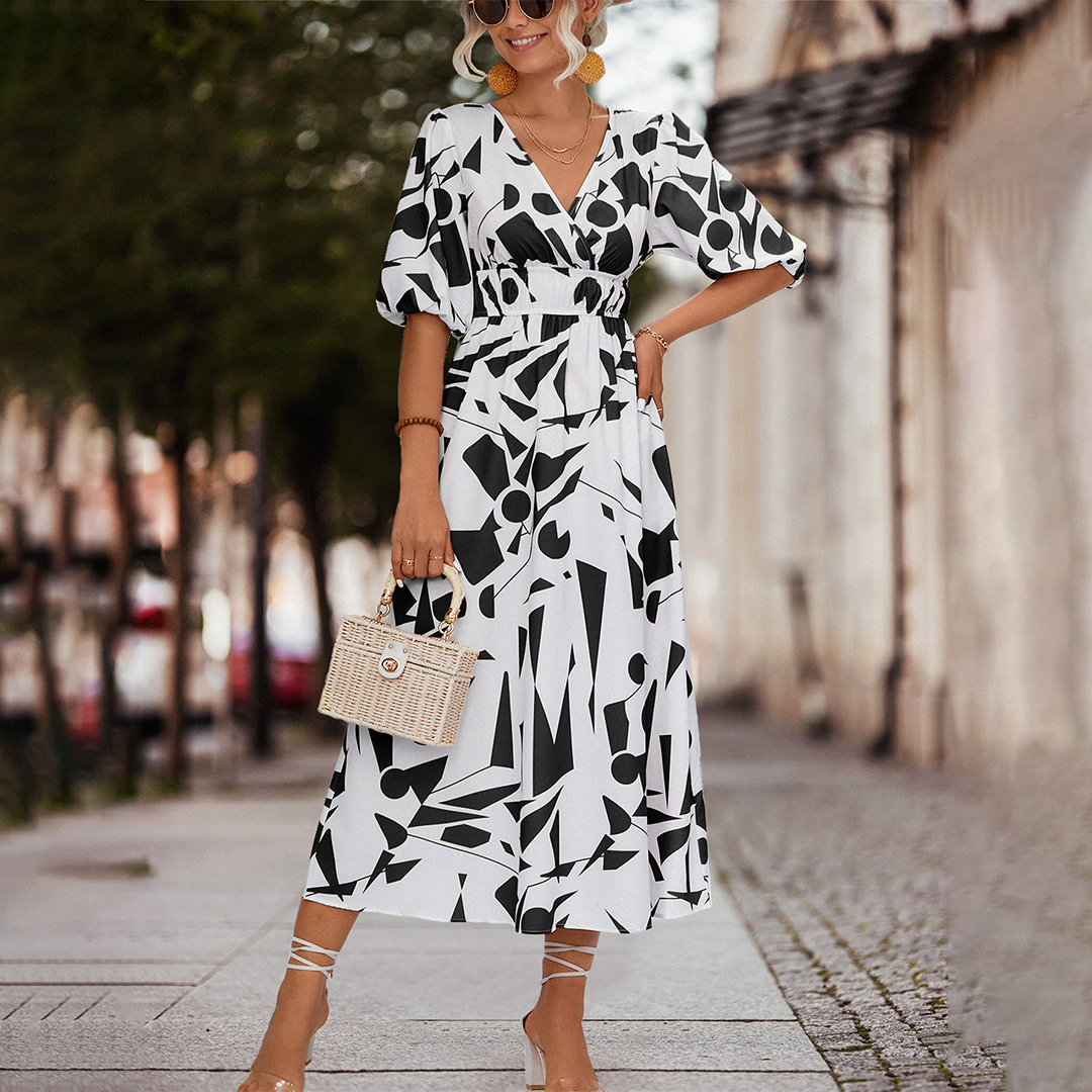 Beautifully Finished Dress in a Timeless Design