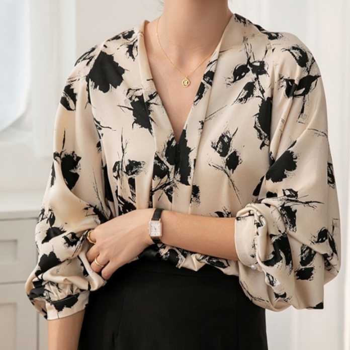 Well Tailored Blouse with a Graceful Silhouette