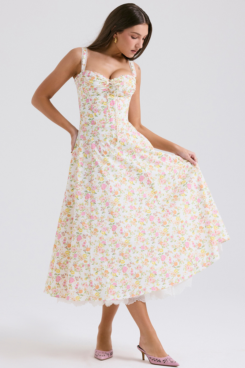 Gracefully Styled Dress for Any Occasion
