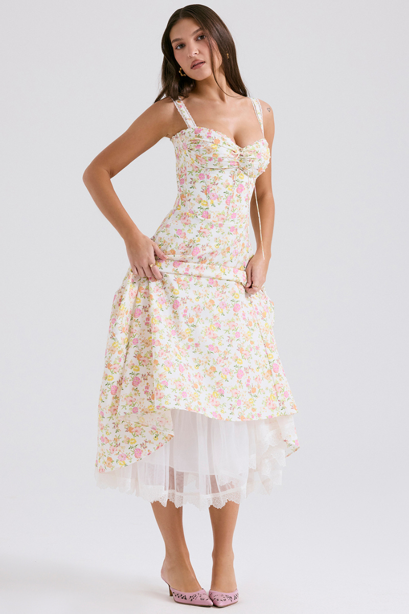 Gracefully Styled Dress for Any Occasion