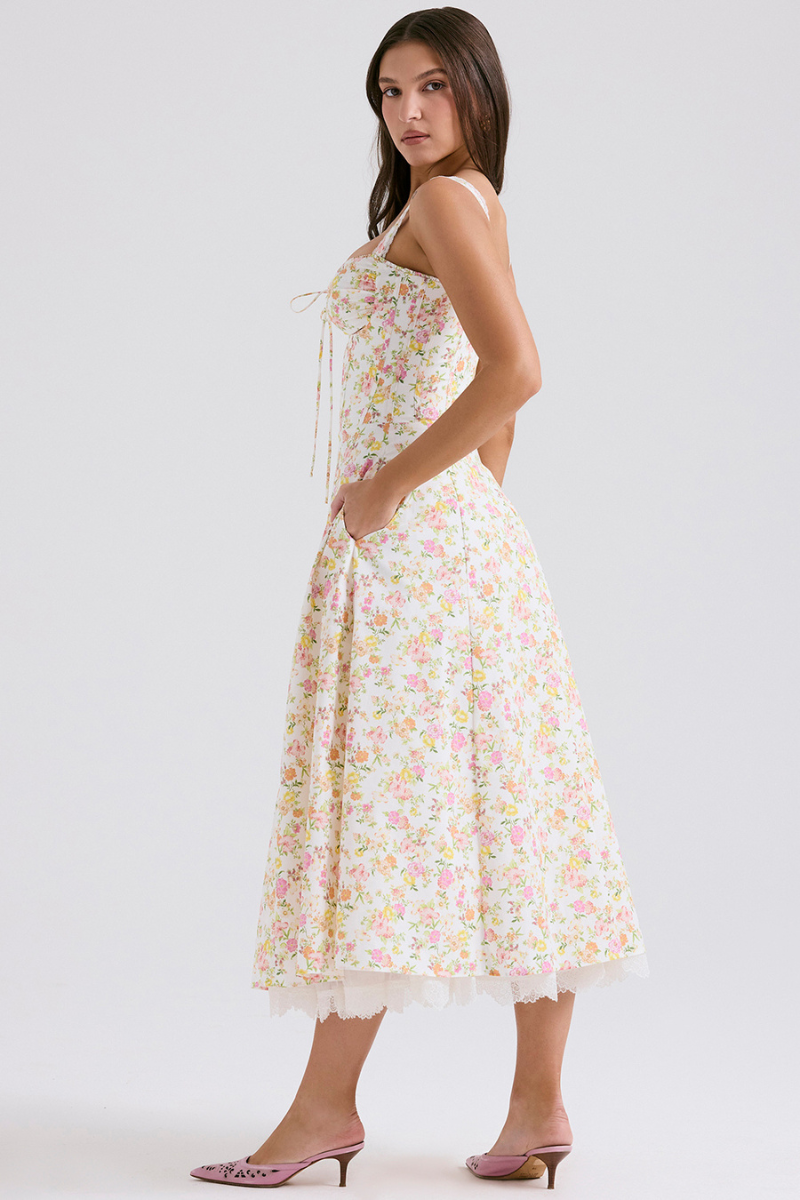 Gracefully Styled Dress for Any Occasion