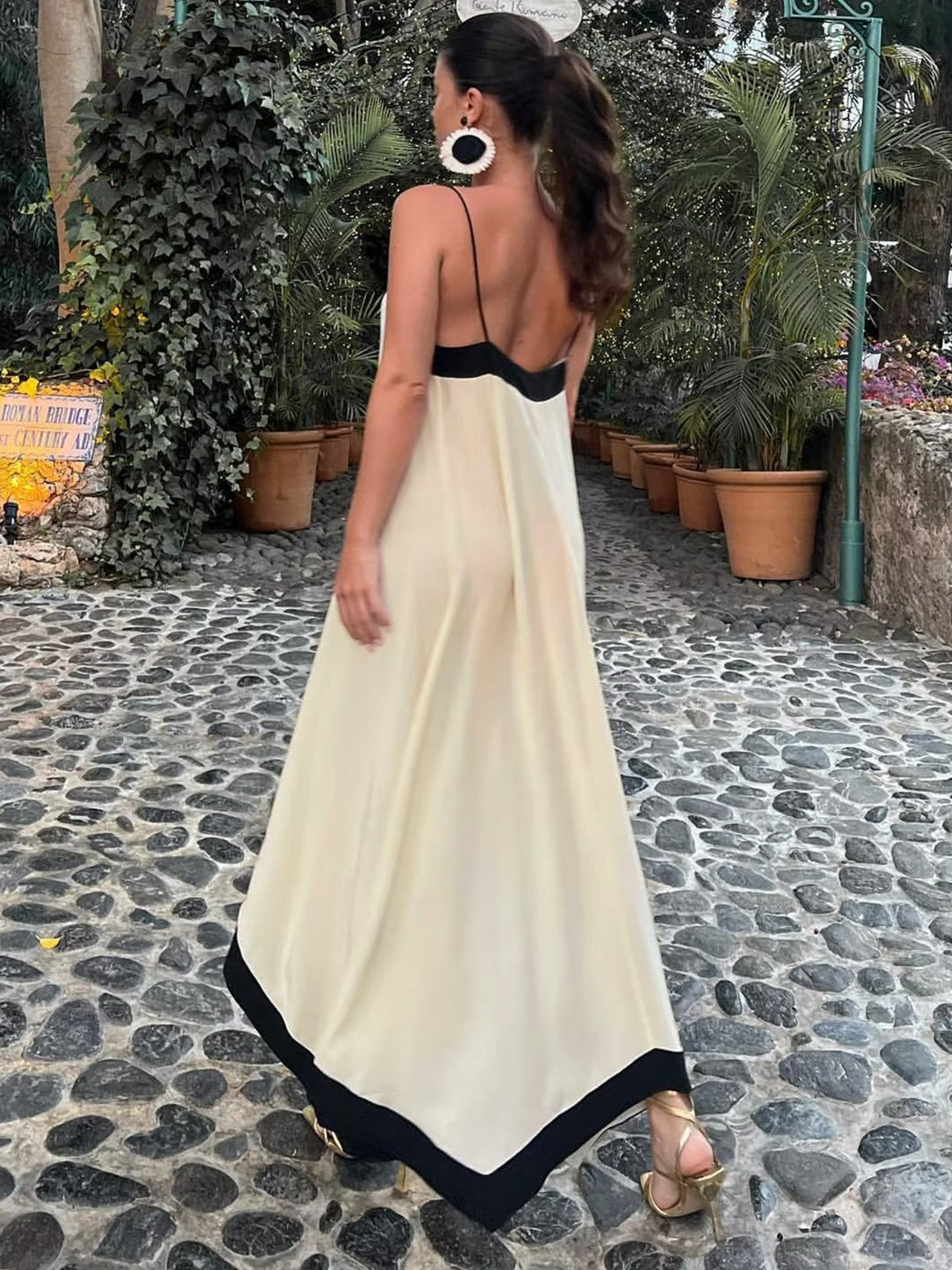 Effortlessly Elegant Dress with a Timeless Design