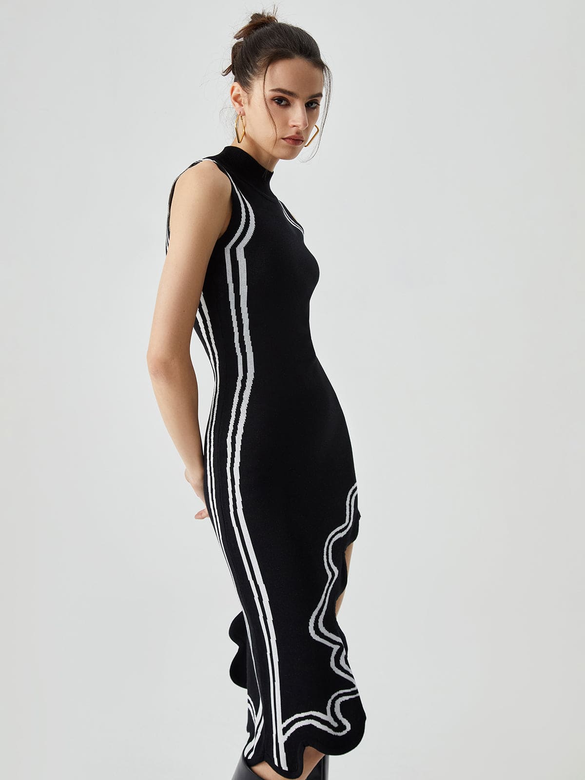 Beautifully Finished Dress in a Timeless Design