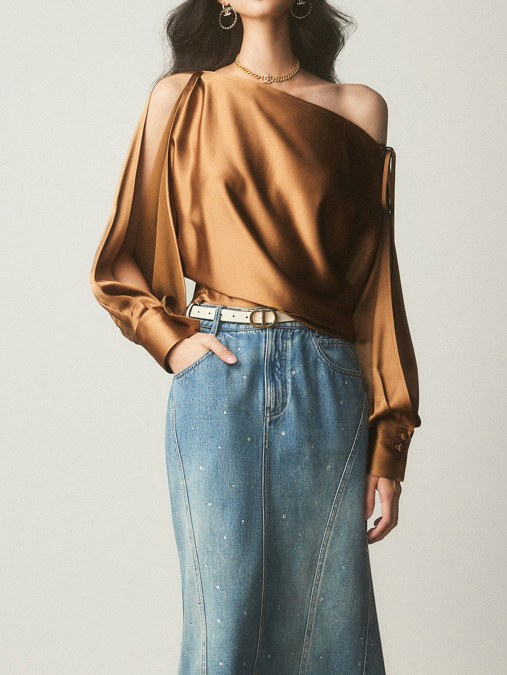 Beautifully Crafted Blouse in a Classic Style