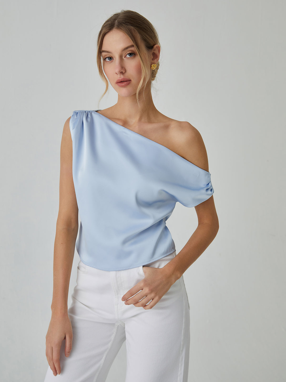Sophisticated Blouse with a Clean Classic Look