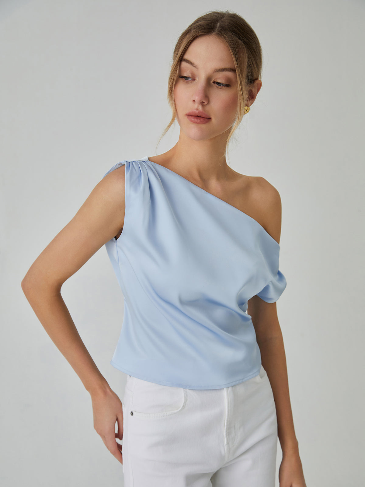 Sophisticated Blouse with a Clean Classic Look