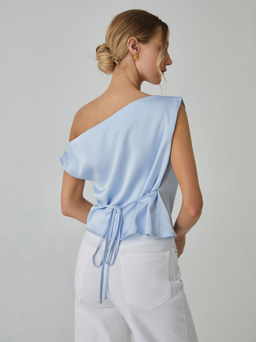 Sophisticated Blouse with a Clean Classic Look