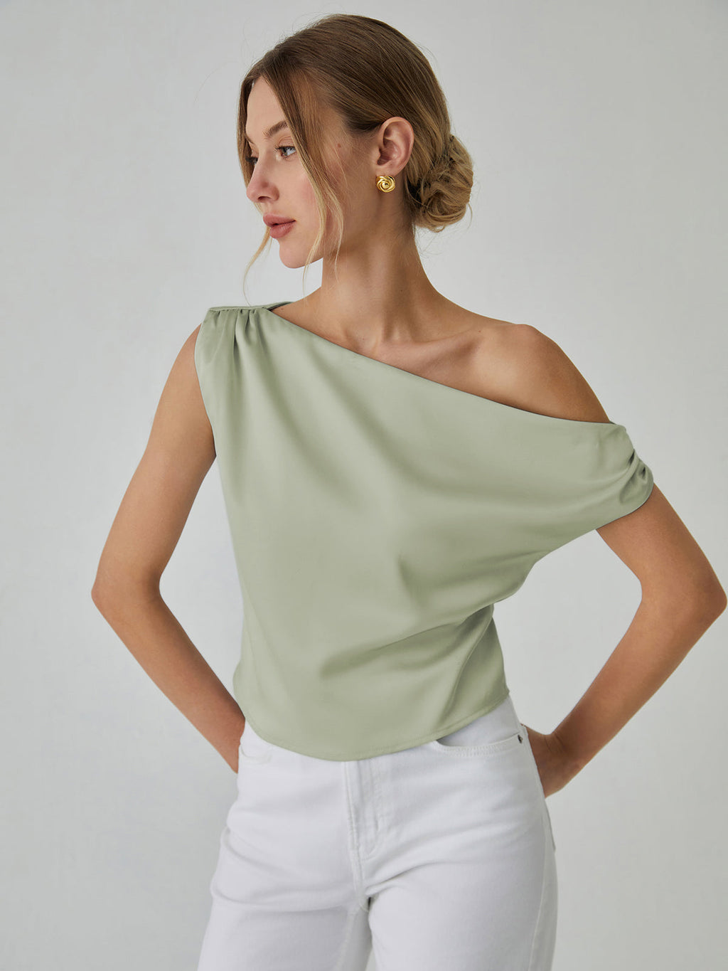 Sophisticated Blouse with a Clean Classic Look