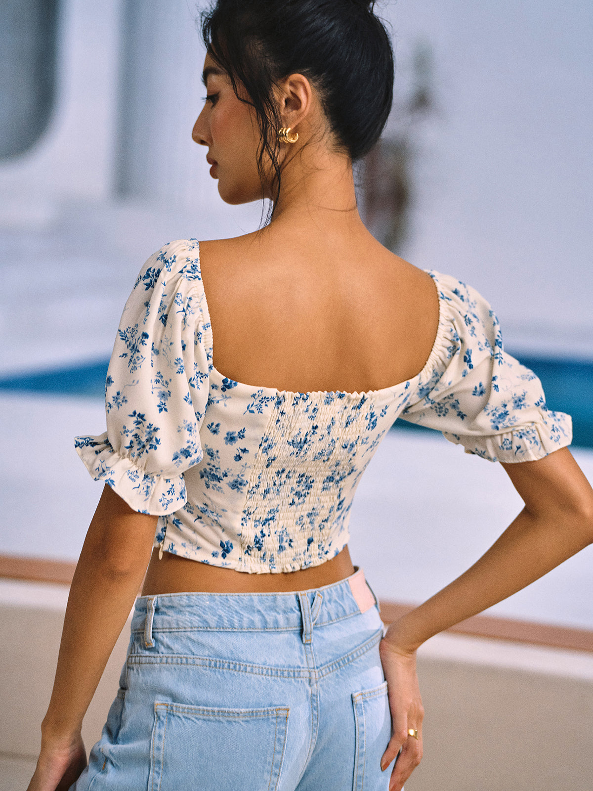 Well Tailored Blouse with a Graceful Silhouette