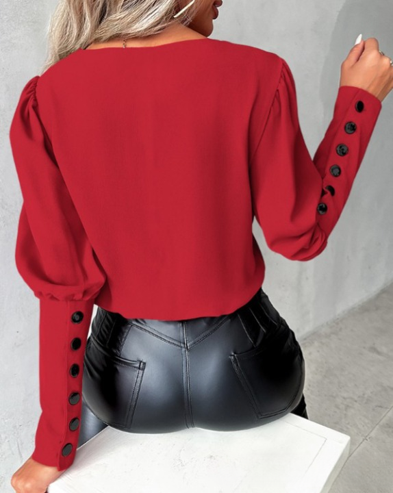 Classic Vintage Blouse with a Flattering Fit