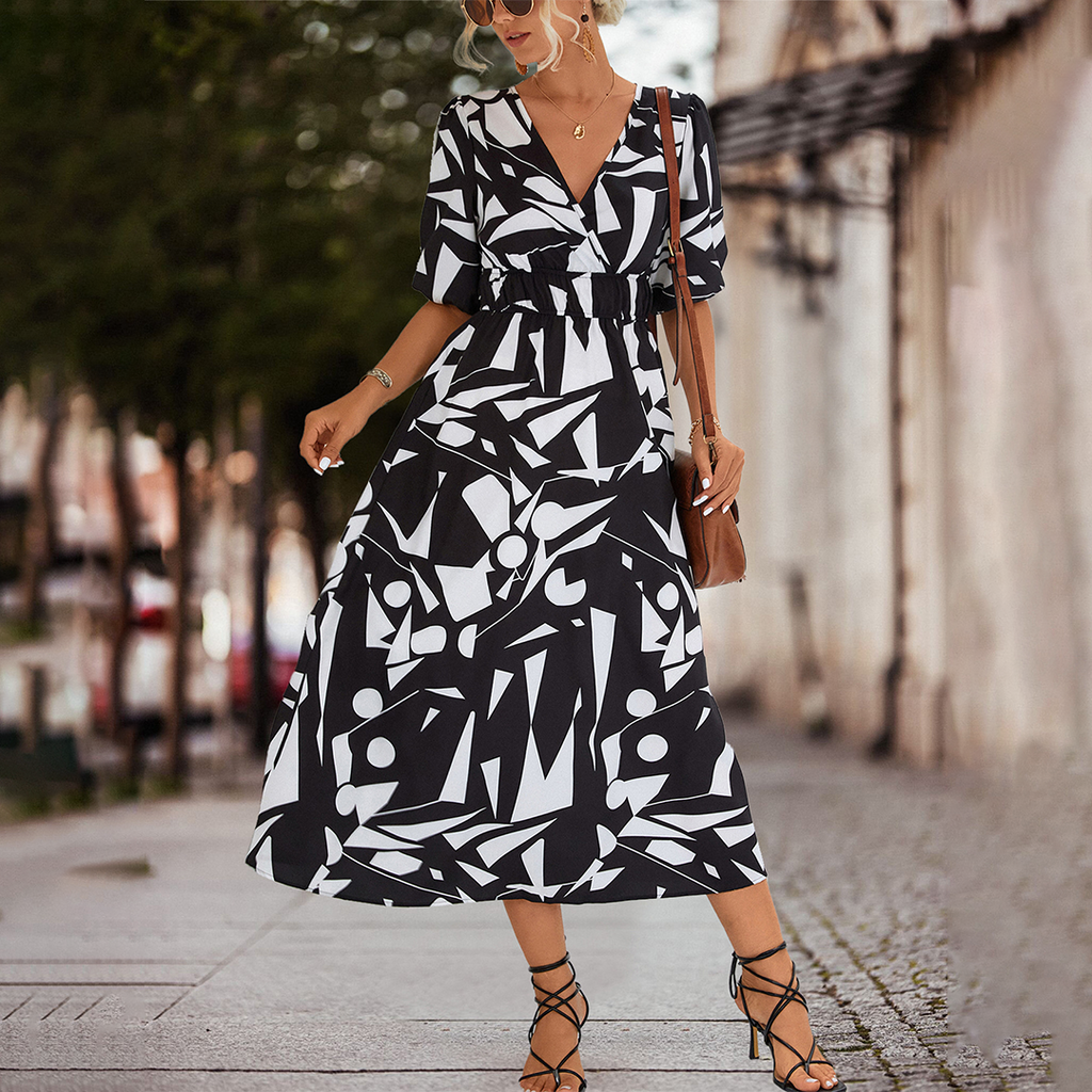 Beautifully Finished Dress in a Timeless Design