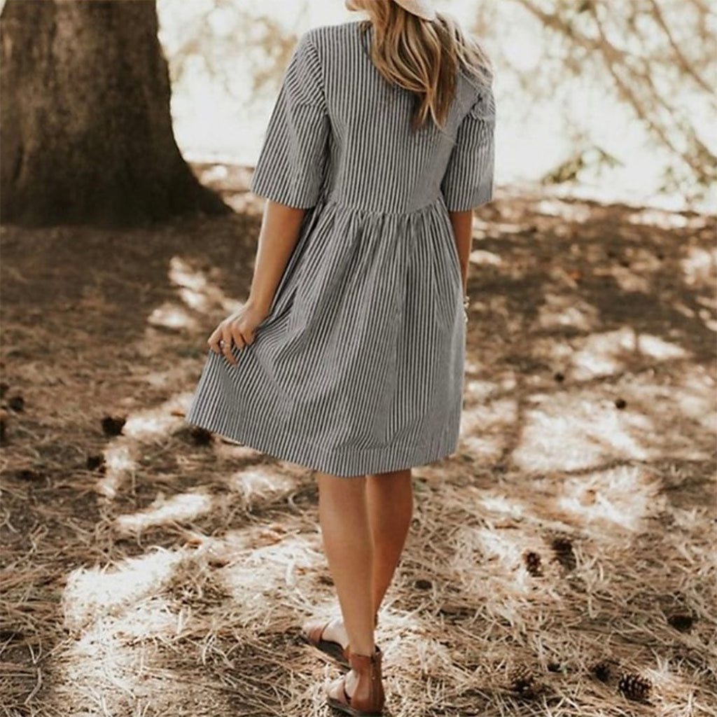 Classic Vintage Dress with a Flattering Fit