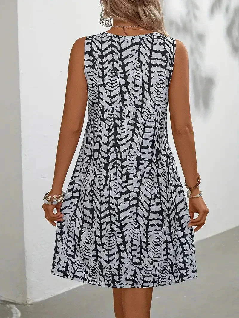Beautifully Finished Dress in a Timeless Design