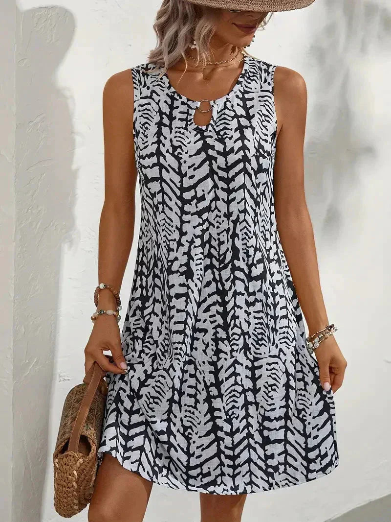 Beautifully Finished Dress in a Timeless Design