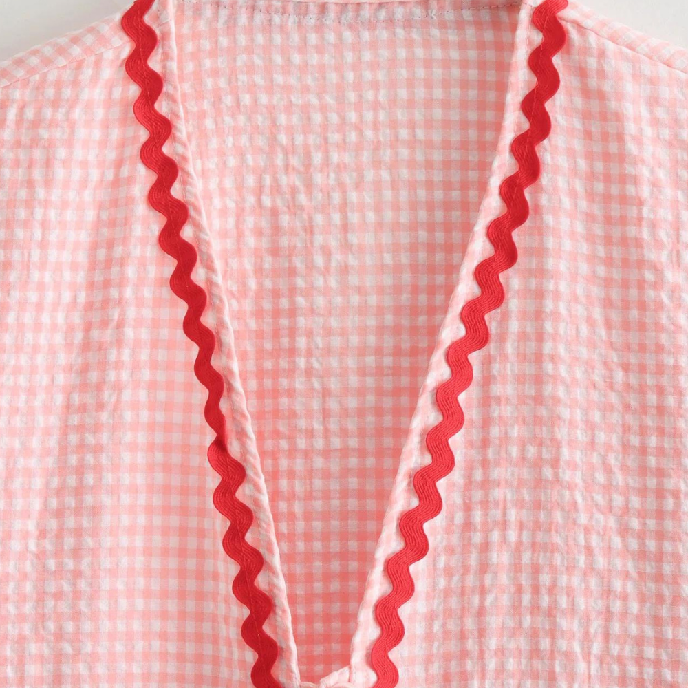 Effortlessly Elegant T-Shirt with a Timeless Design