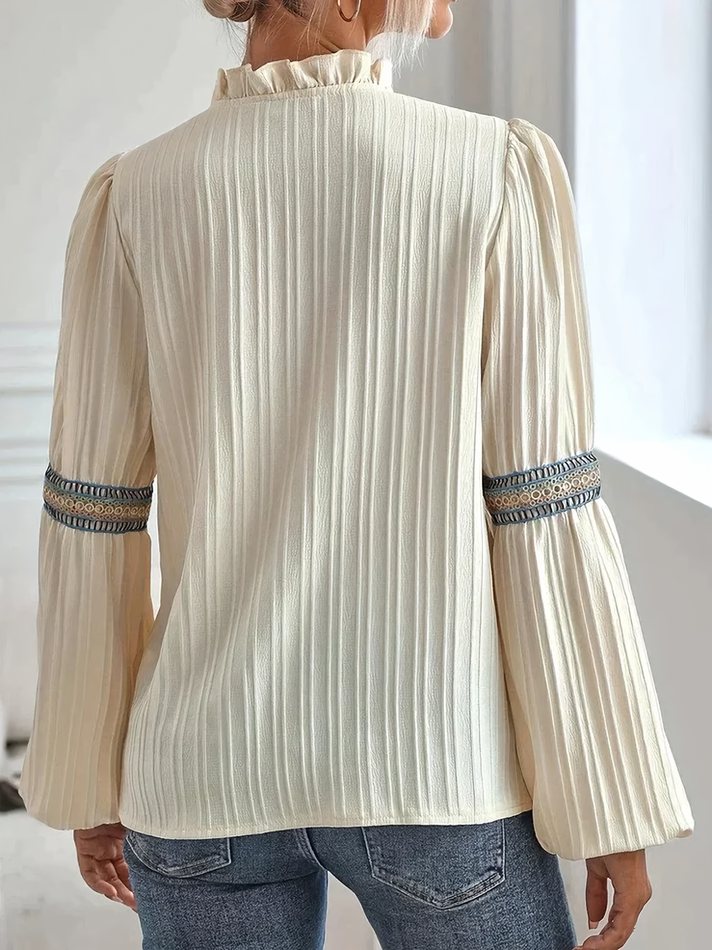 Effortlessly Elegant Blouse with a Timeless Design