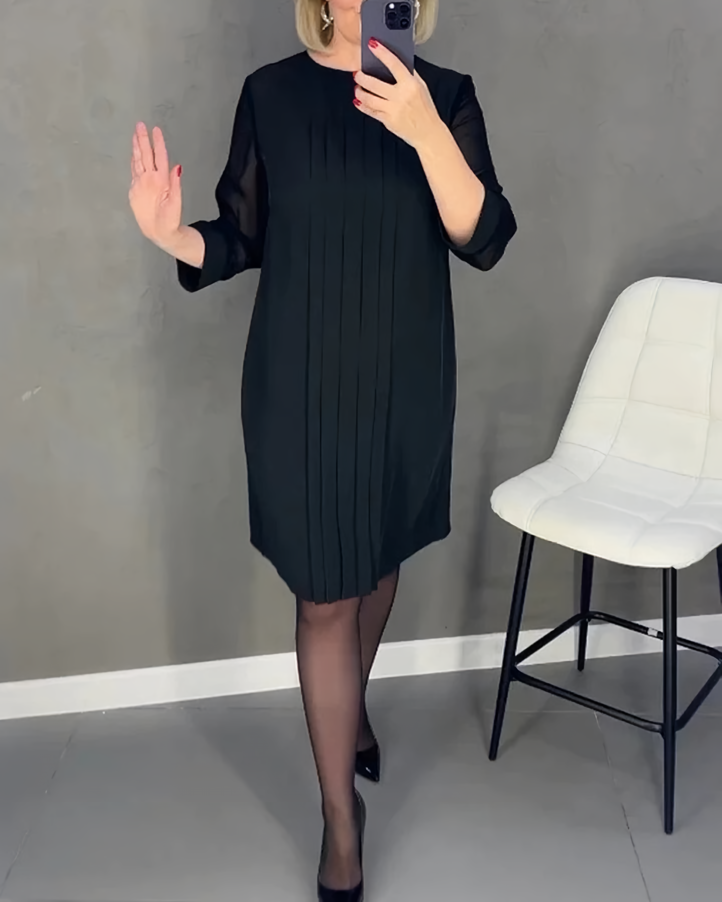 Beautifully Finished Dress in a Timeless Design