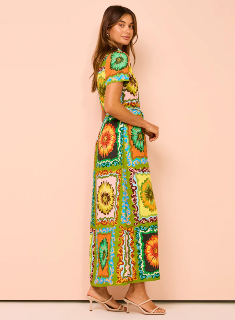 Gracefully Styled Dress for Any Occasion