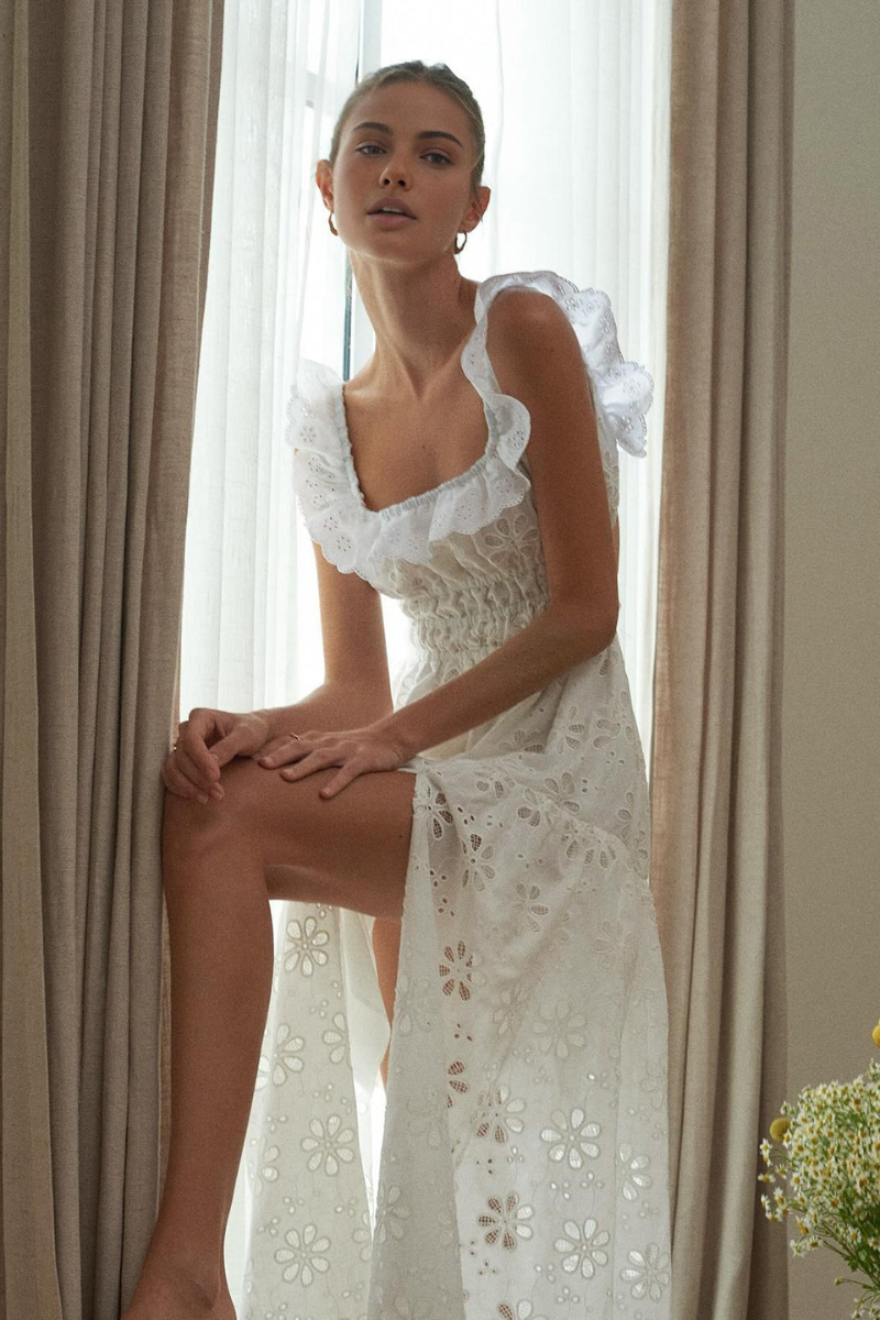 Well Tailored Dress with a Graceful Silhouette